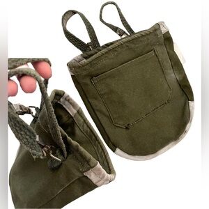Vintage 1960s military green canvas buckled clip on canteen bottle holder